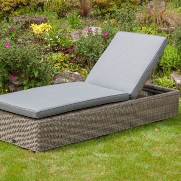 Rattan/Wicker Loungers Manufacturers in Delhi